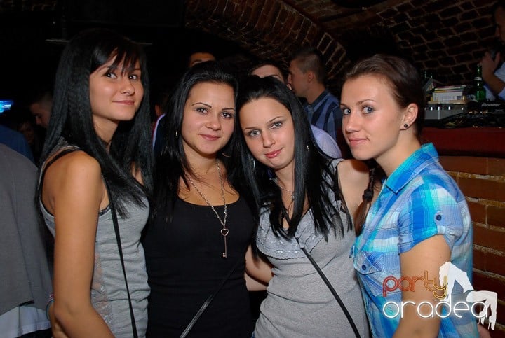 Zi de naştere şi petrecere de burlăciţe, 