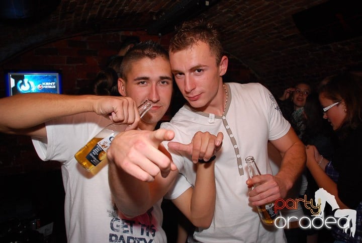 Zi de naştere şi petrecere de burlăciţe, 