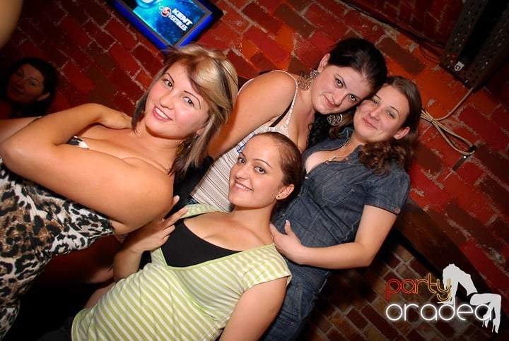 Zi de naştere şi petrecere de burlăciţe, 