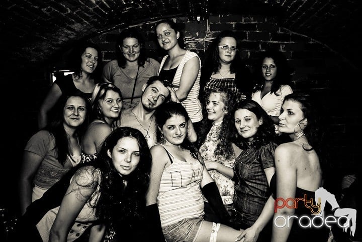 Zi de naştere şi petrecere de burlăciţe, 