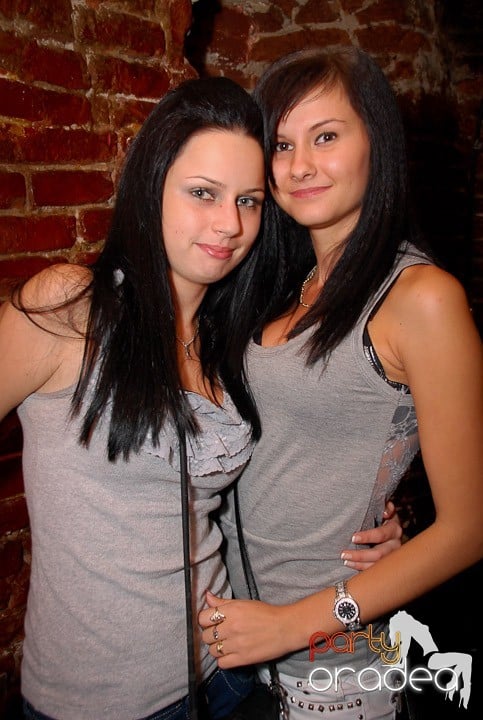 Zi de naştere şi petrecere de burlăciţe, 