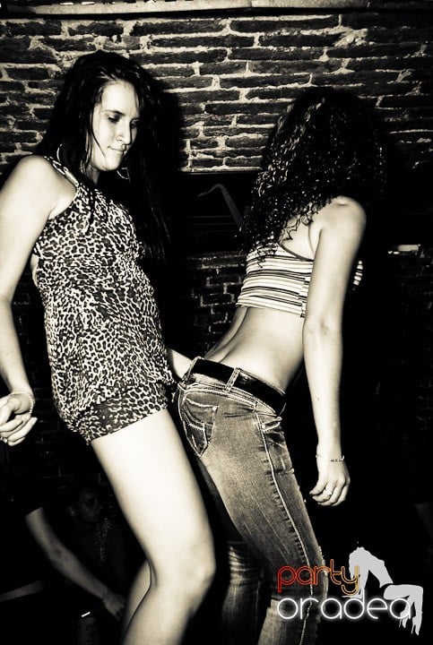 Zi de naştere şi petrecere de burlăciţe, 