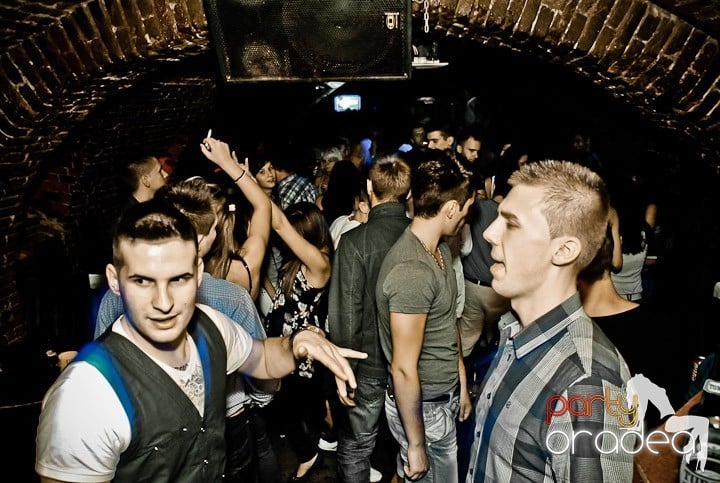 Zi de naştere şi petrecere de burlăciţe, 