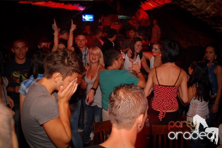 Zi de naştere şi petrecere de burlăciţe, 