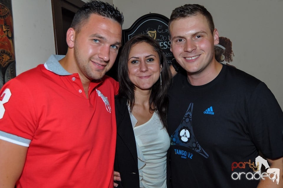 Zulu Karaoke Friday, Zulu Caffe