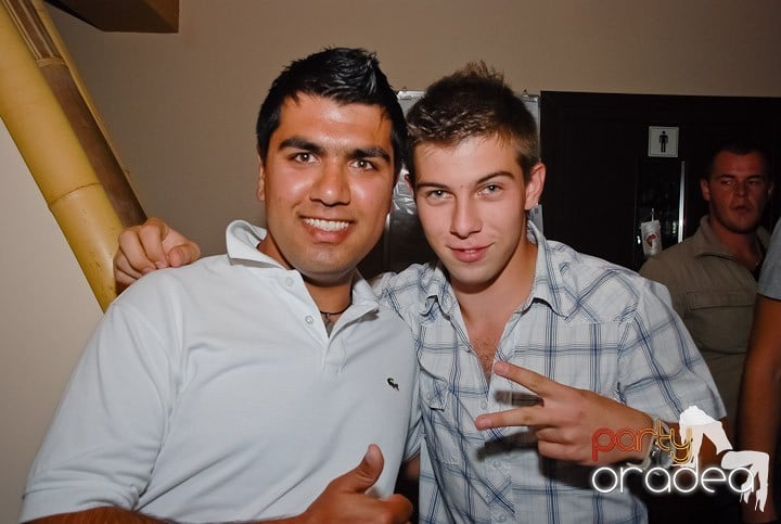 Zulu White Sensation Party, Zulu Caffe